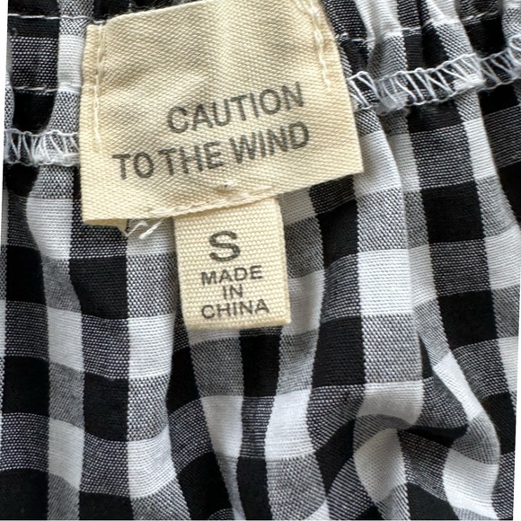 Caution To The Wind Black White 3/4 Sleeve Peasant Top Size Small - Picture 8 of 10